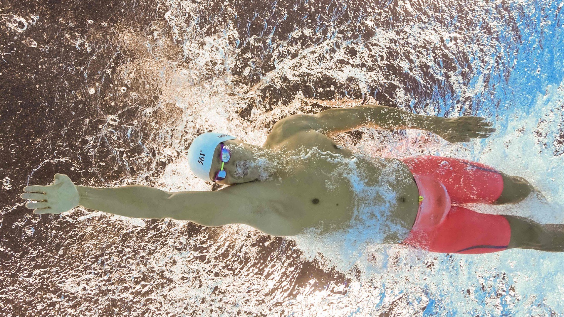 英超场面火爆，精彩逆转和神级扑救令人振奋，英超 激烈